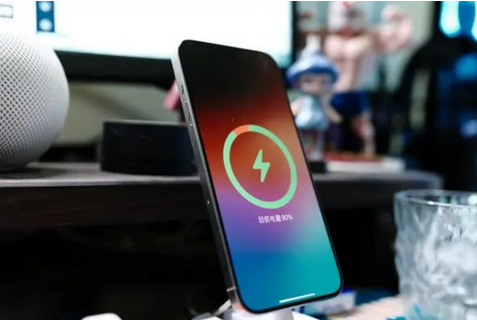 广德苹果15换屏服务分享用什么充电器给iPhone15充电更好 
